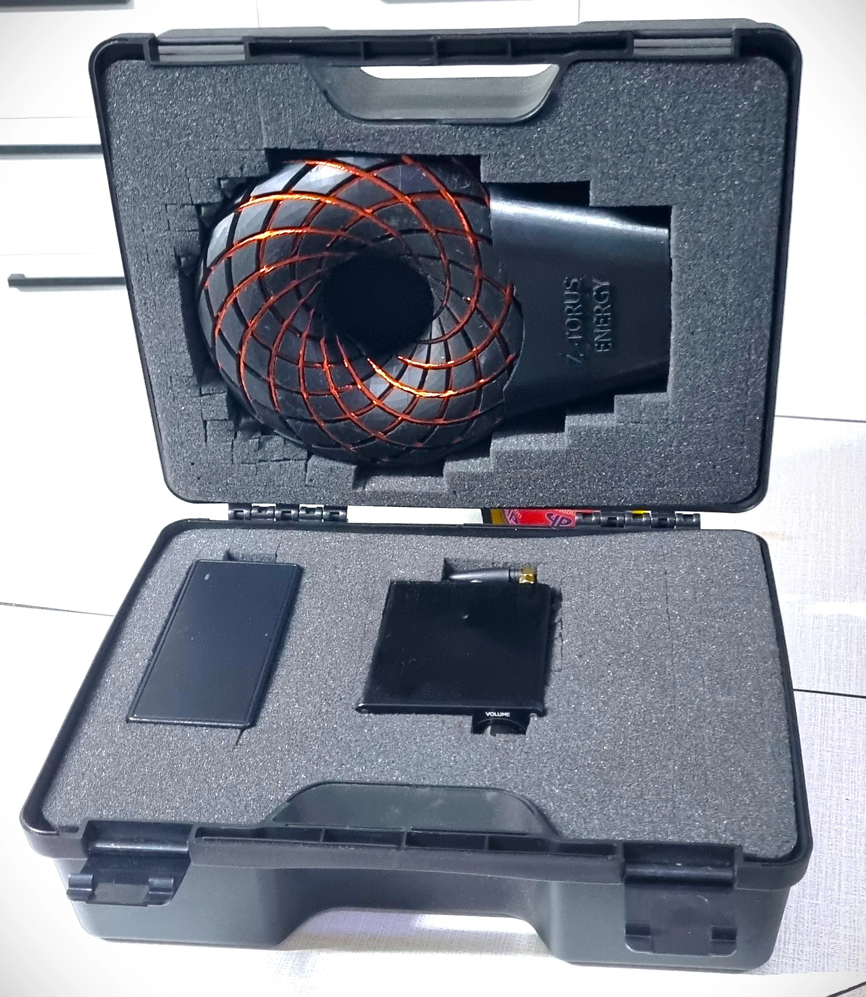 Z-TORUS-20 Güçlü Manyetik alan frekansları ile donatılmıştır. Bu frekanslar, odanızı anında pozitif enerji ile doldurur.