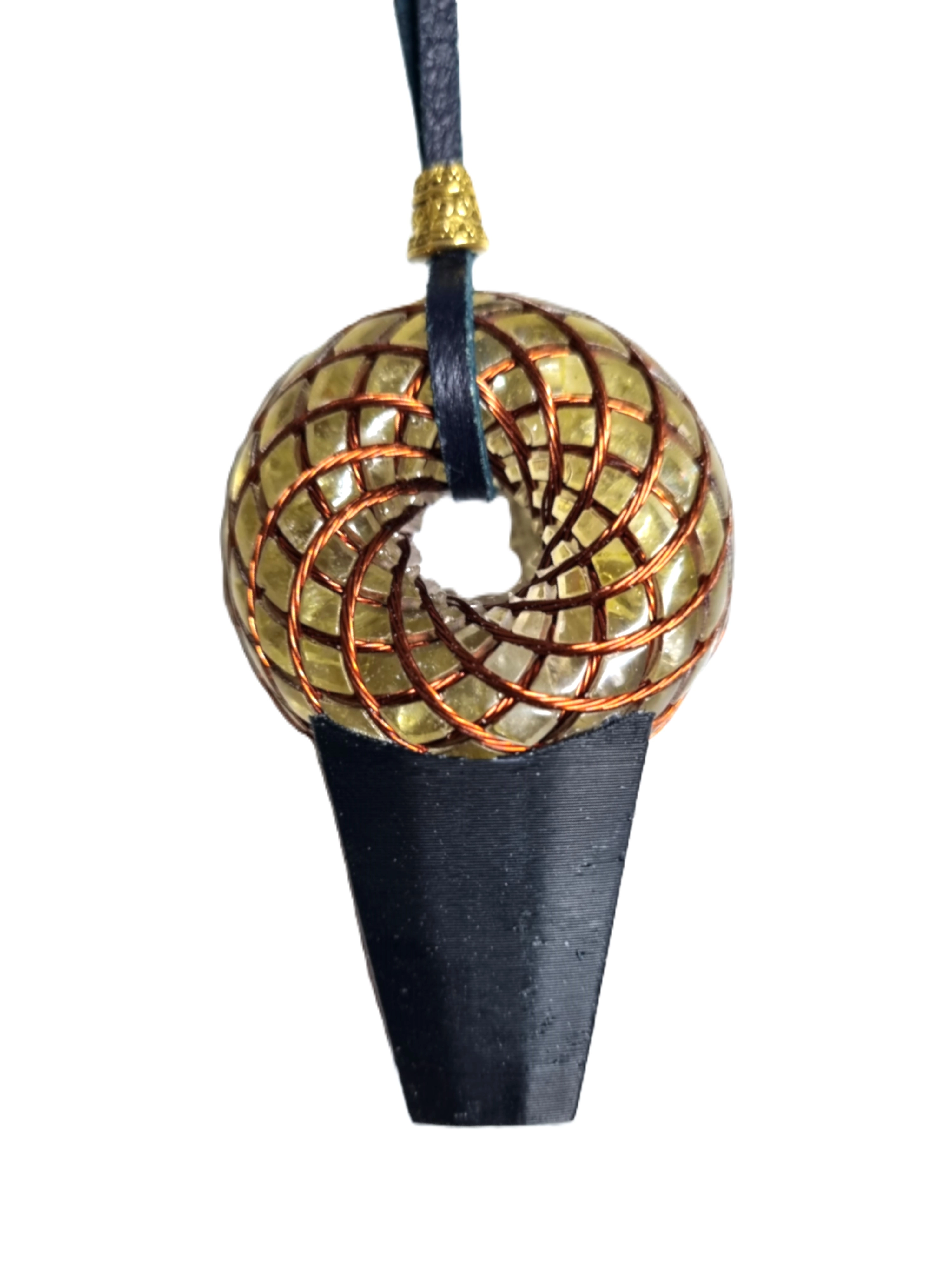 Z-KOLYE Enerjik hizalama ve denge için hazırlanmış bu toroidal kristal kolye EMF korumasını, hücresel yenilenmeyi ve genel canlılığı artırır.