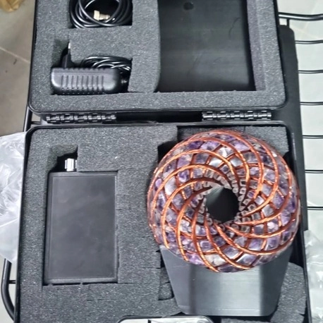 Z-TORUS-10  yüksek kaliteli epoksi reçinesine sarılmış kristallerden üretilmiştir.